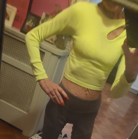 Aura Tops - NWOT AURO WORKOUT CROPPED TOP LIME GREEN XXS hp🔥🔥🔥🔥